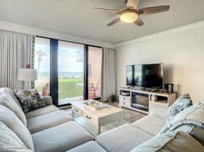 Ground Floor Oceanfront. Steps to the Pool Beach Sunrise 103